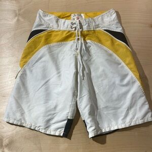Calhoun Sportswear Coronavirus Swim Trunks Size Medium (HH)